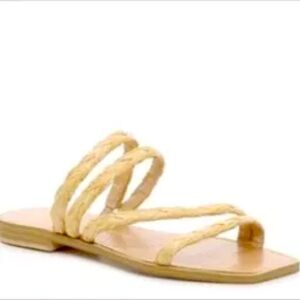 Women’s DOLCE VITA Indo raffia sandals- Size 8